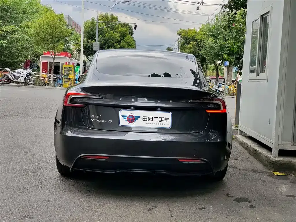 Tesla Model 3 — фото 8