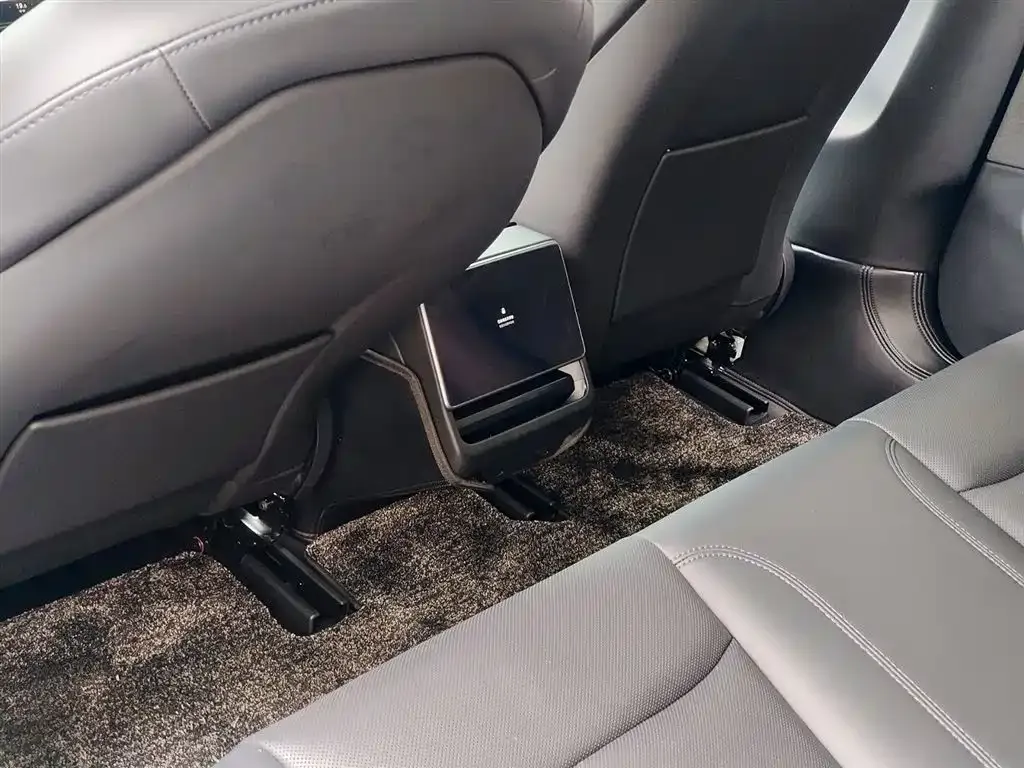 Tesla Model 3 — фото 2