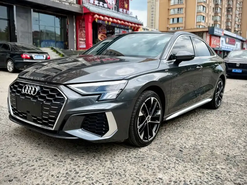 Audi A3 — фото 1