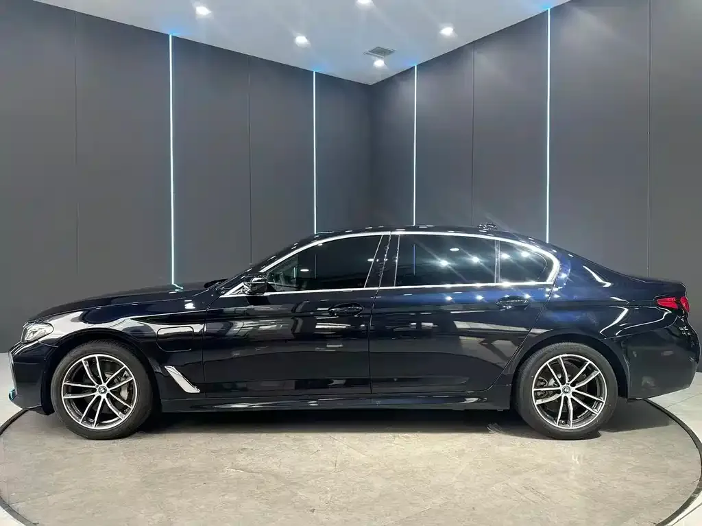 BMW 5 Series New Energy — фото 8
