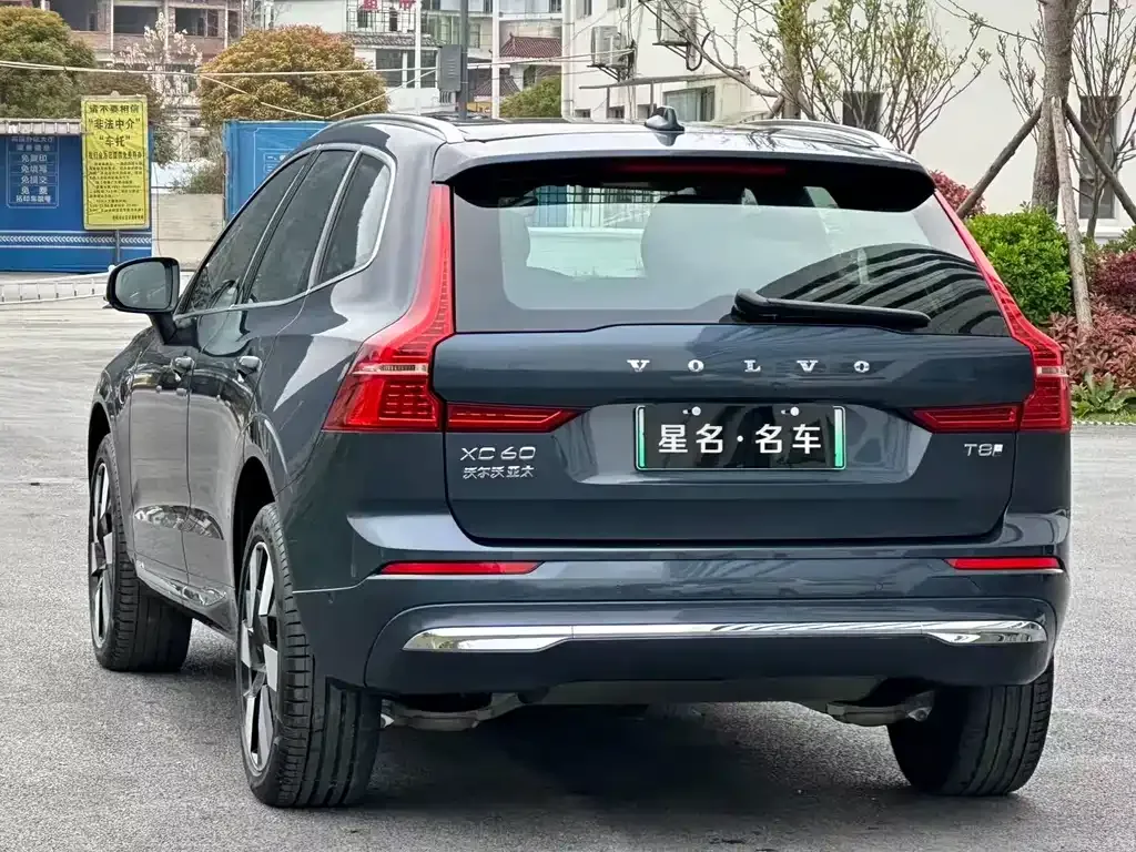 Volvo XC60 PHEV — фото 8