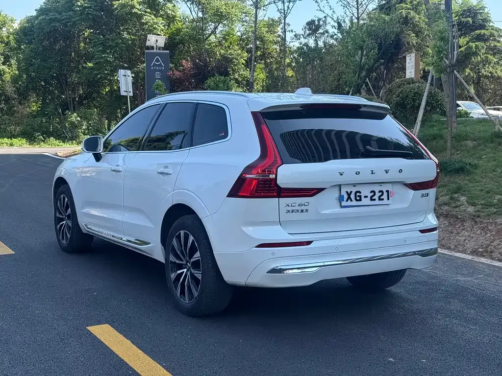 Volvo XC60 — фото 6