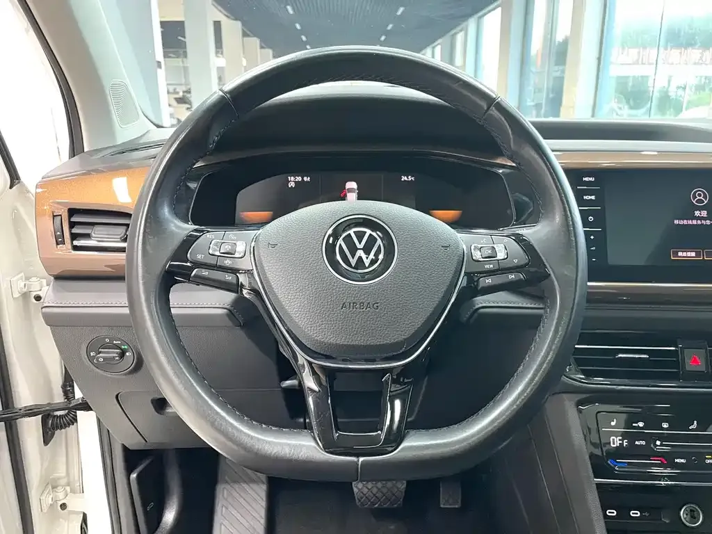 Volkswagen Tharu — фото 5