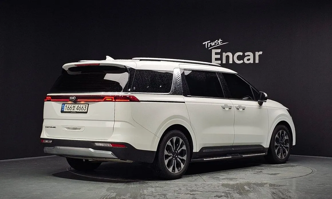Kia Carnival — фото 9