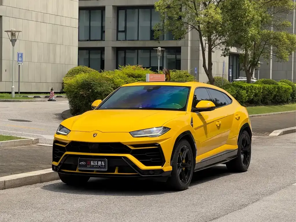 Lamborghini Urus — фото 1