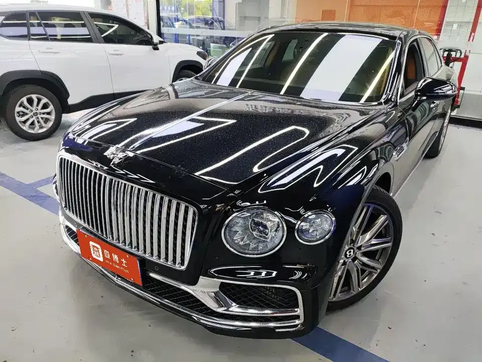 Bentley Flying Spur — фото 1