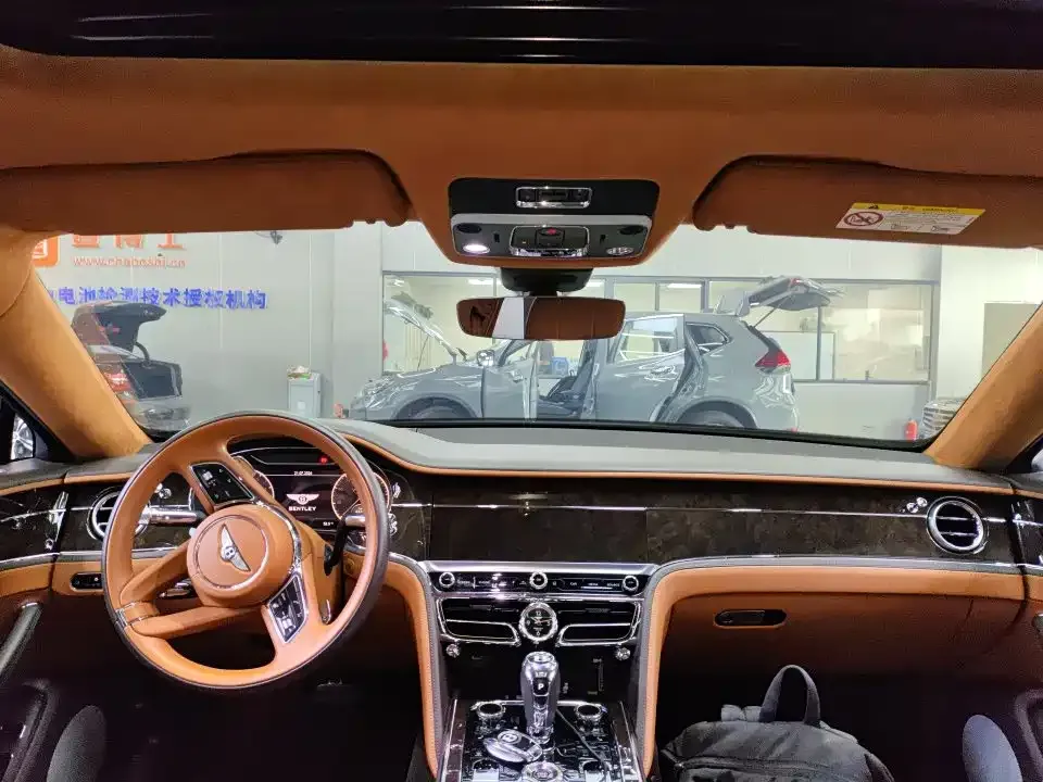Bentley Flying Spur — фото 3