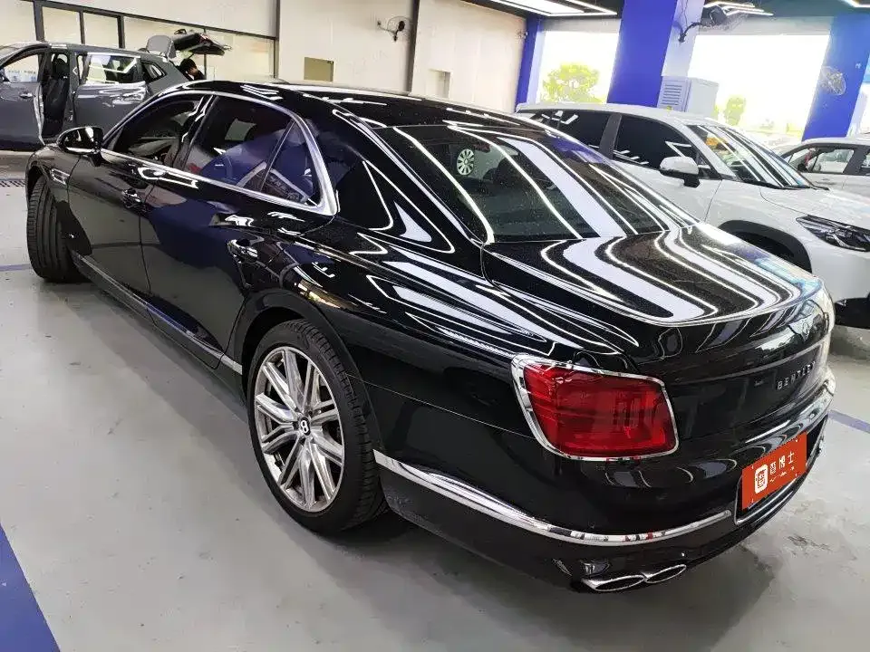 Bentley Flying Spur — фото 7