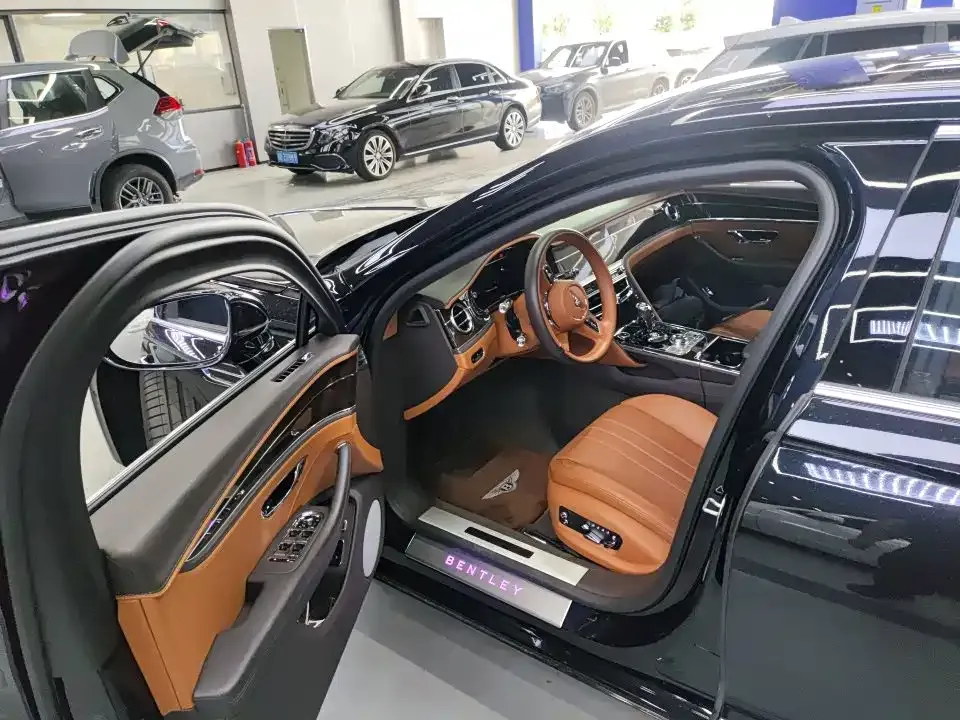 Bentley Flying Spur — фото 5