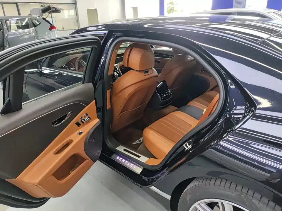 Bentley Flying Spur — фото 10