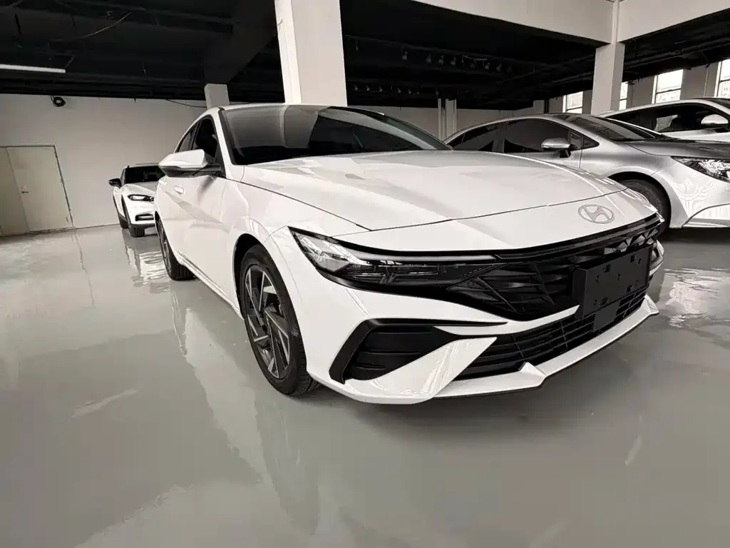 Hyundai Elantra — фото 10