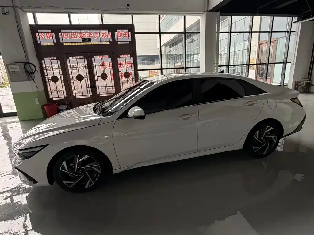 Hyundai Elantra — фото 8