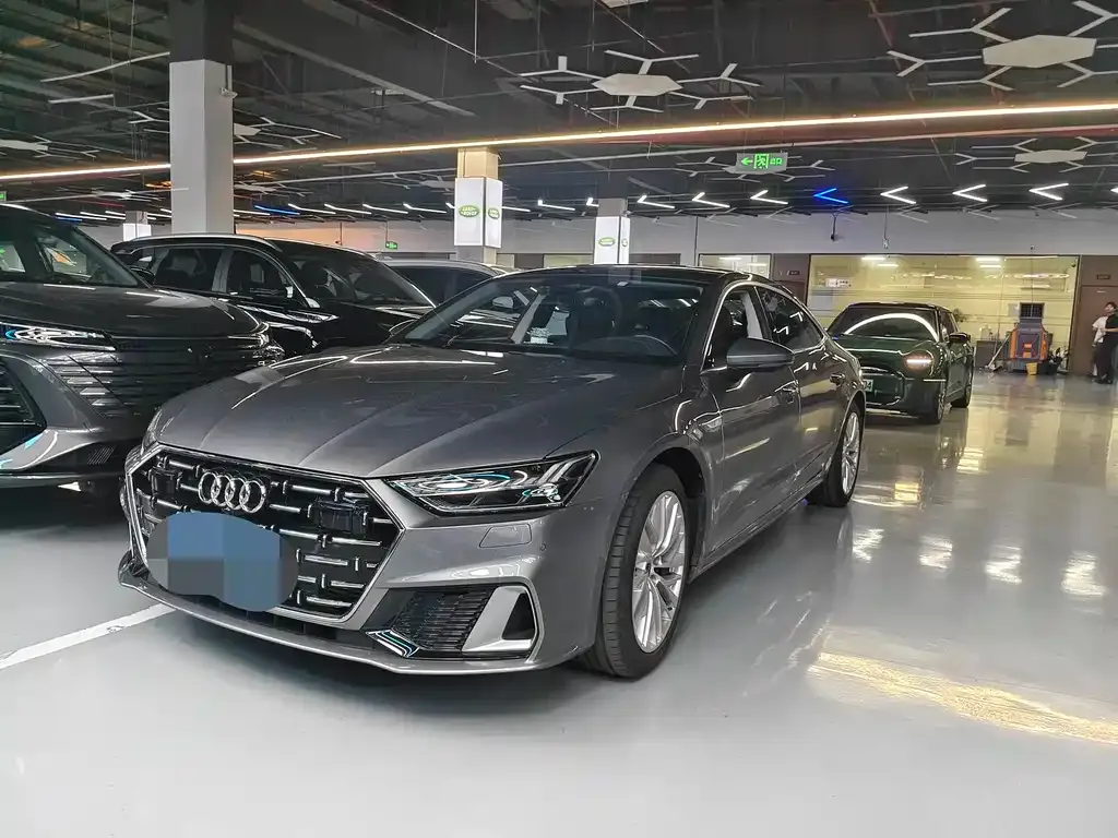 Audi A7L — фото 1