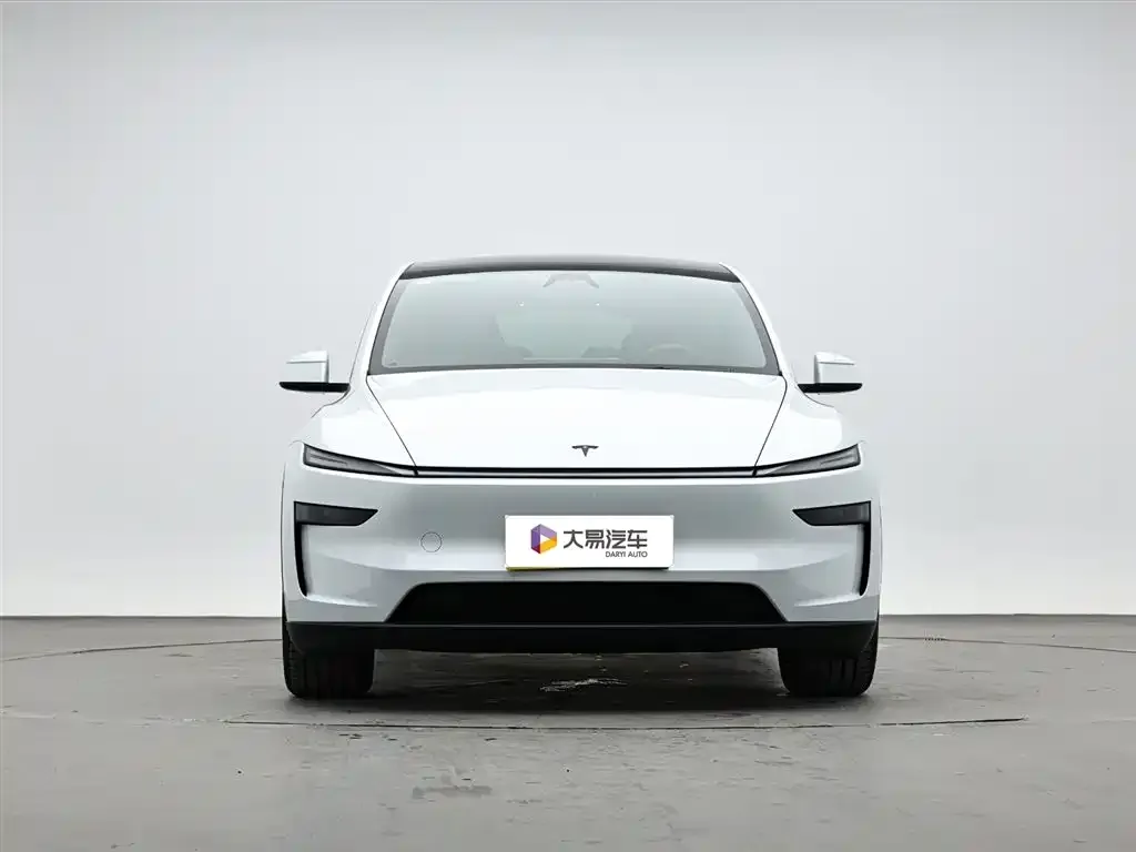 Tesla Model Y L — фото 10