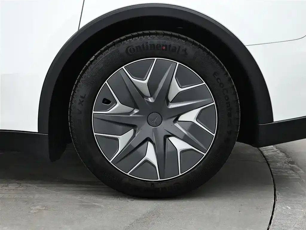 Tesla Model Y L — фото 7