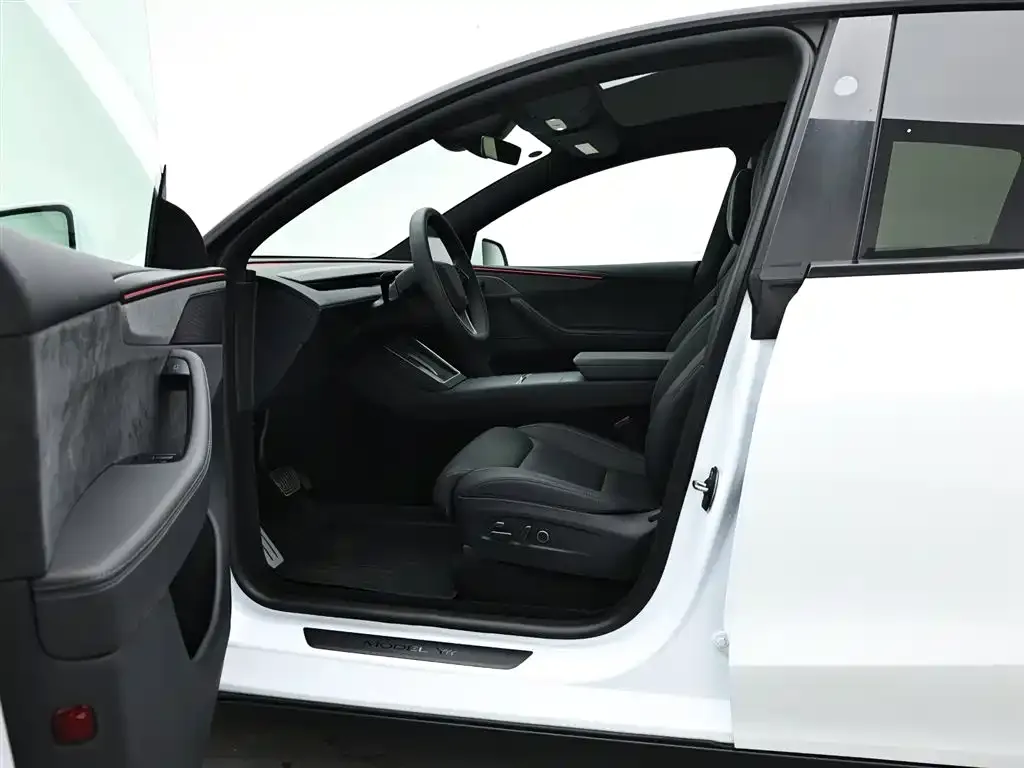 Tesla Model Y L — фото 6