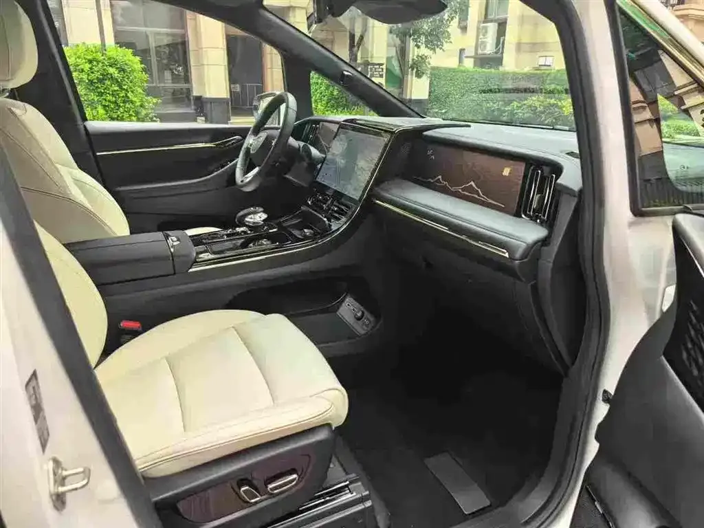 GAC Motor Trumpchi M8 — фото 3