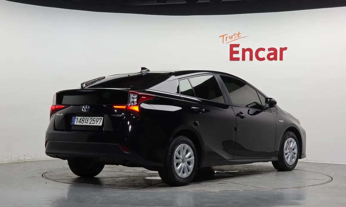 Toyota Prius — фото 5
