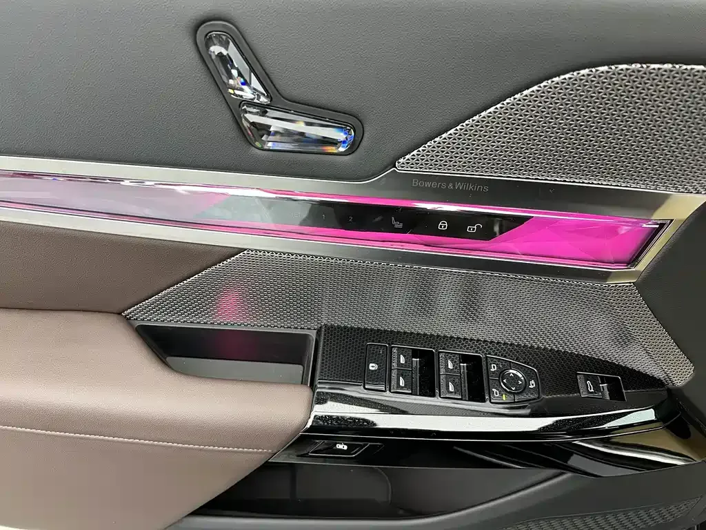 BMW 7 Series — фото 10