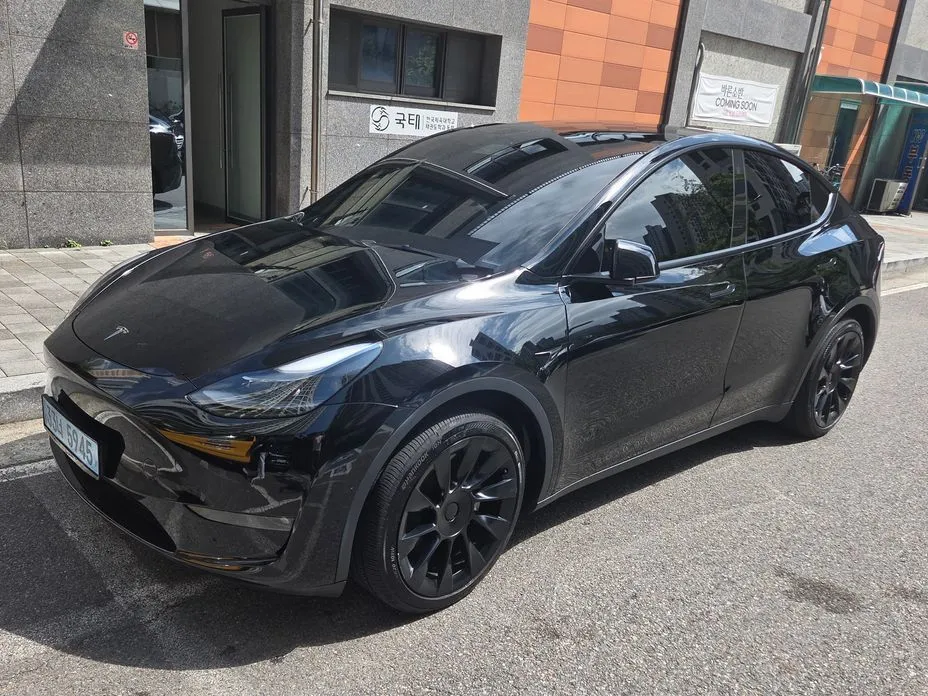 Tesla Model Y — фото 1