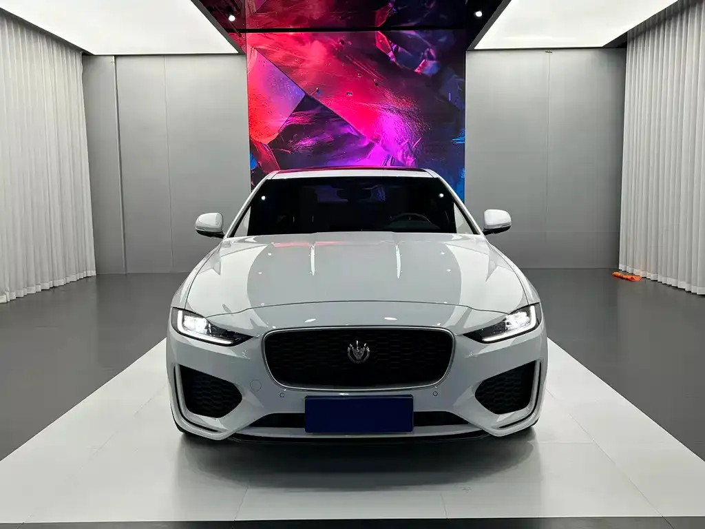 Jaguar XEL — фото 10