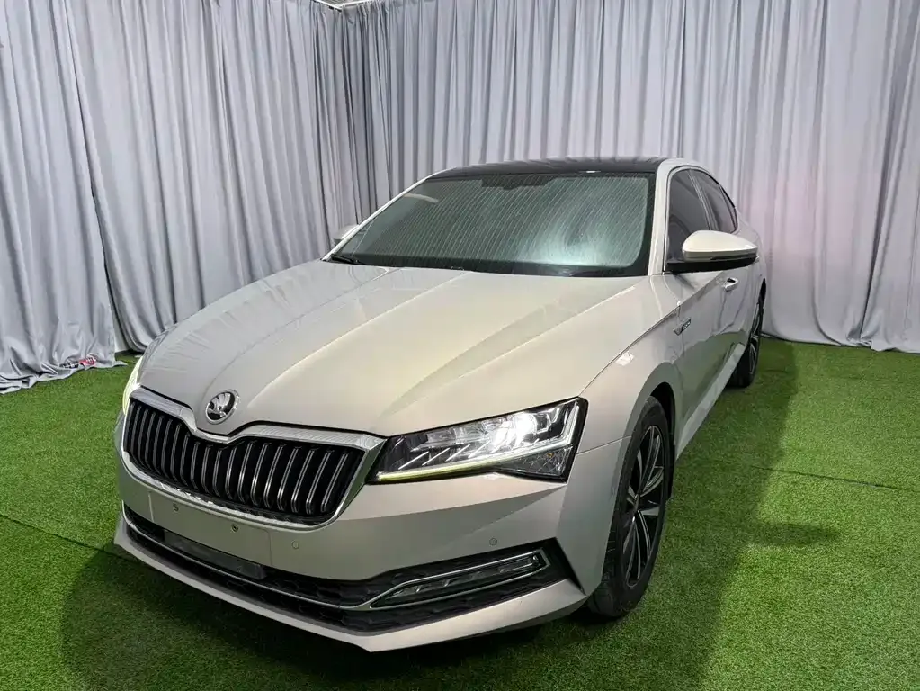 Skoda Superb — фото 1