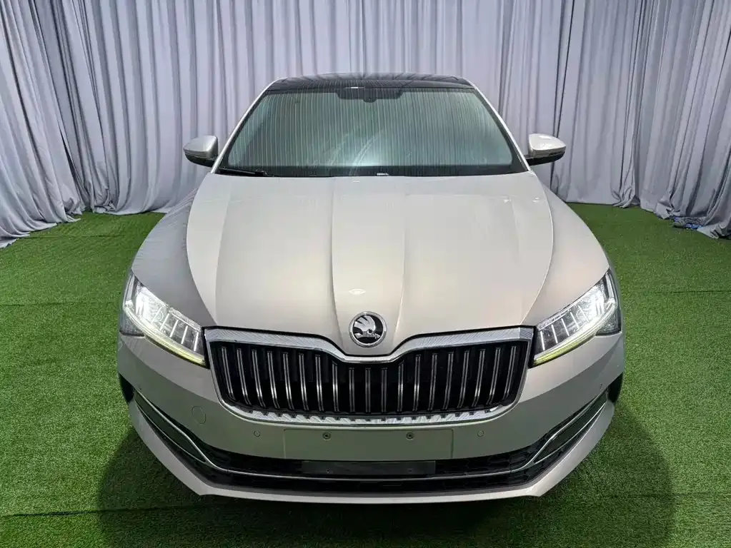 Skoda Superb — фото 8