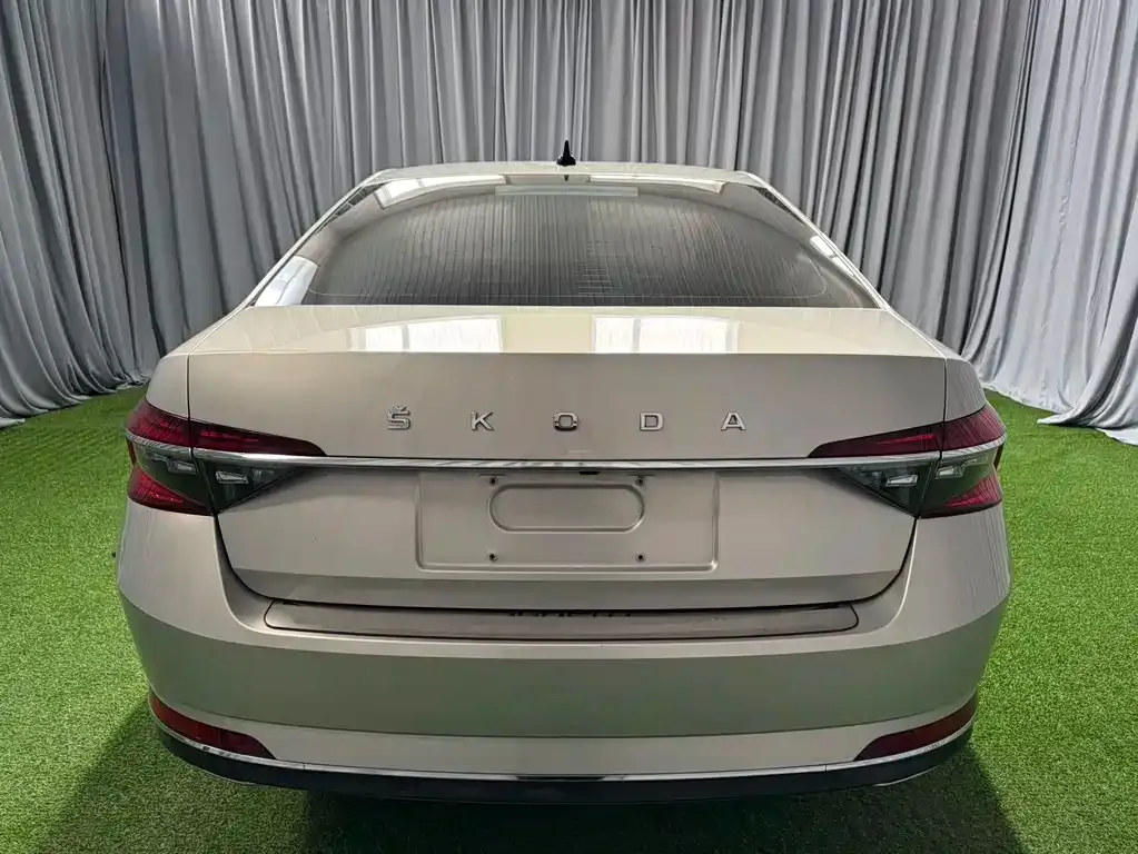 Skoda Superb — фото 5
