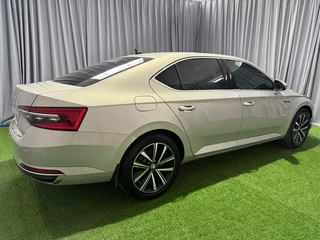 Skoda Superb — фото 6