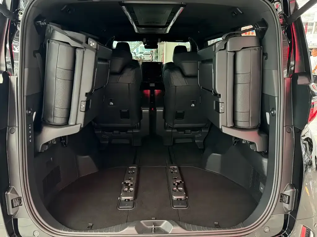 Toyota Vellfire — фото 10