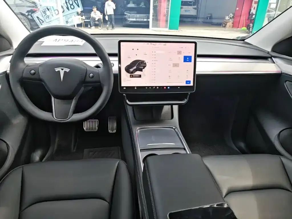 Tesla Model Y — фото 6