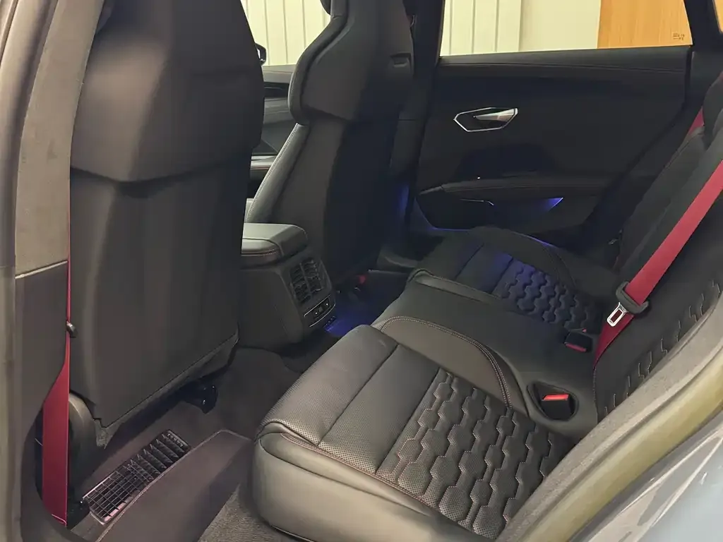 Audi RS e-tron GT 2024 из CN, фото 9