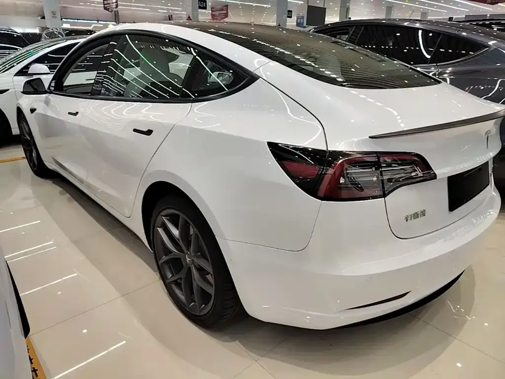 Tesla Model 3 — фото 10