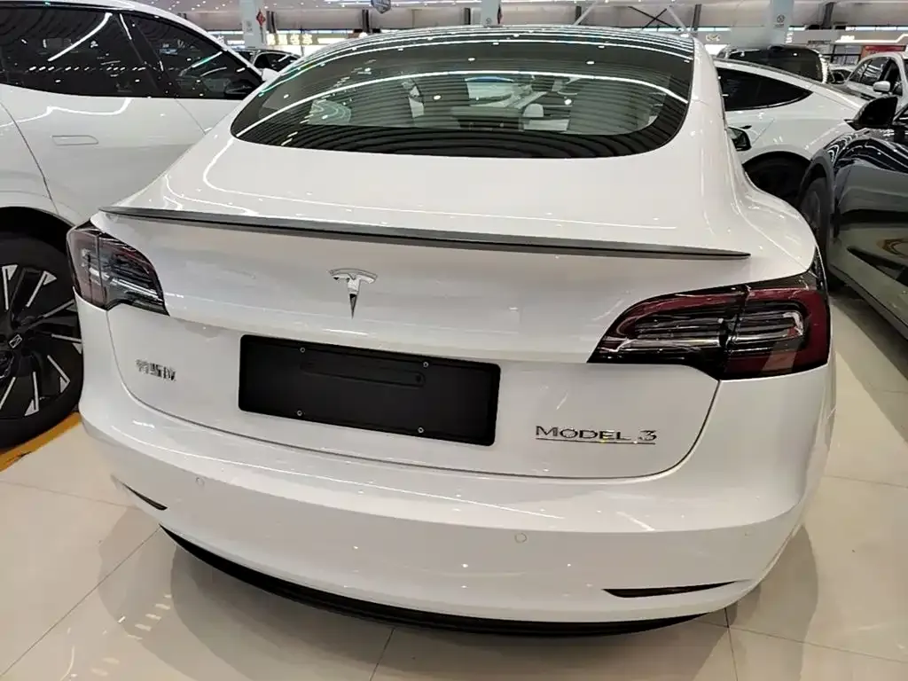 Tesla Model 3 — фото 6