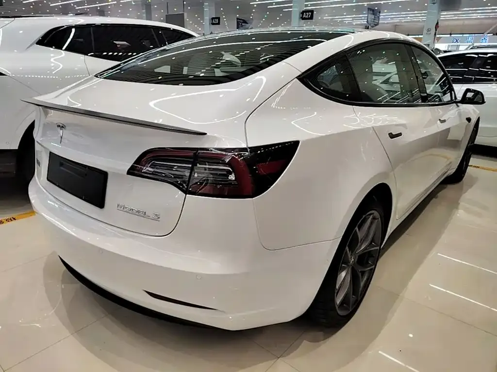 Tesla Model 3 — фото 8