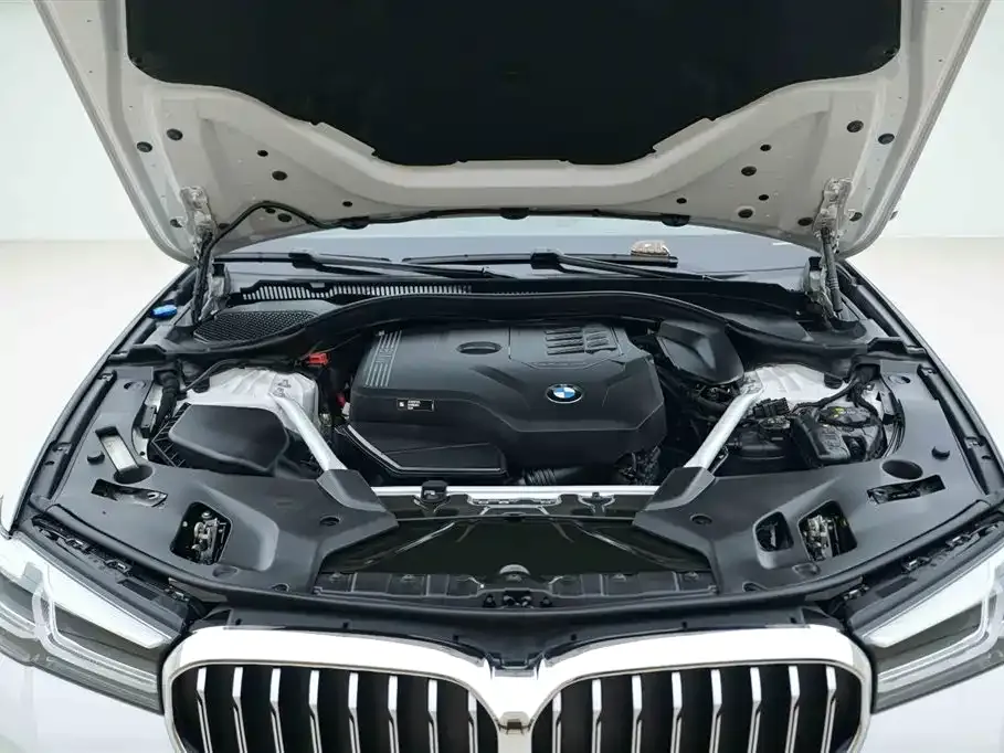 BMW 5 Series — фото 6