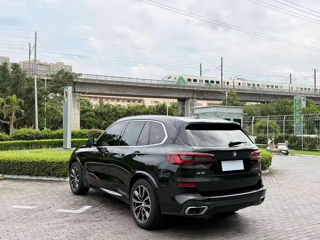 BMW X5 (Import) — фото 6