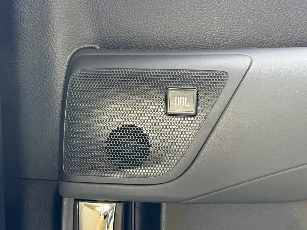 Toyota Alphard — фото 10