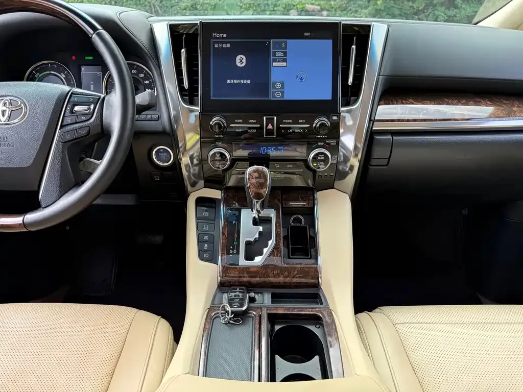 Toyota Alphard — фото 5