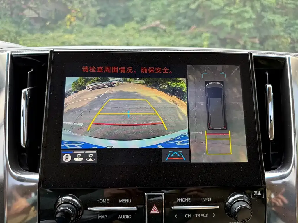 Toyota Alphard — фото 8