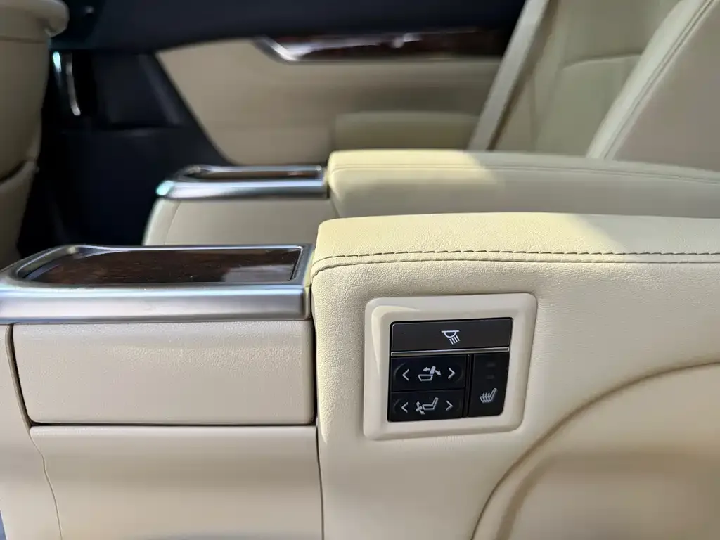 Toyota Alphard — фото 2