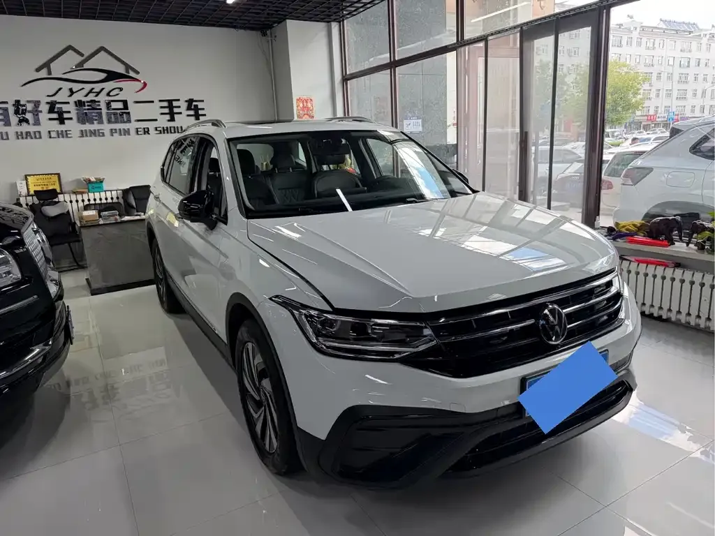 Volkswagen Tiguan L — фото 5