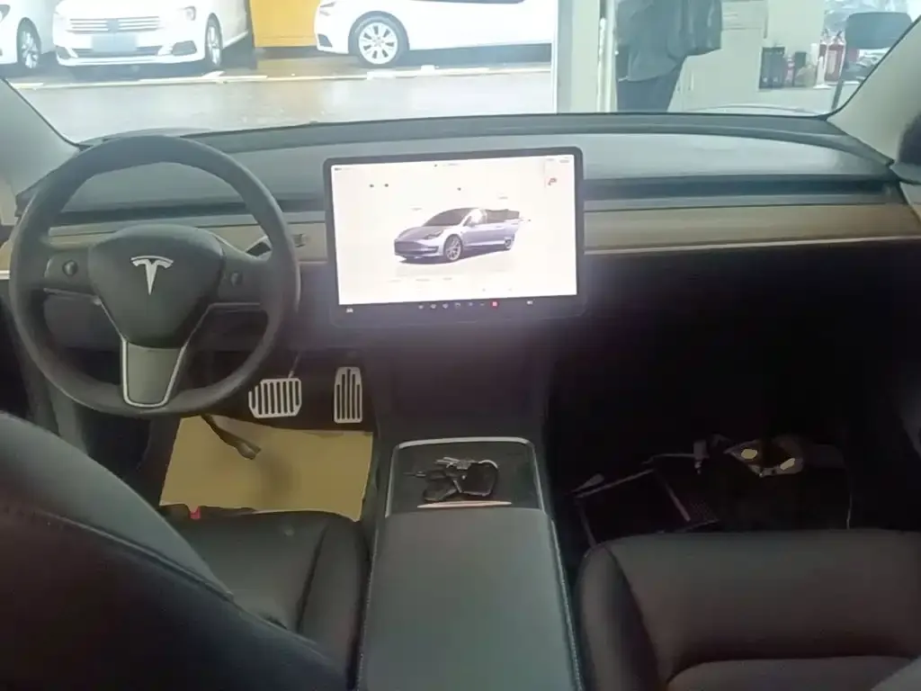 Tesla Model 3 — фото 9