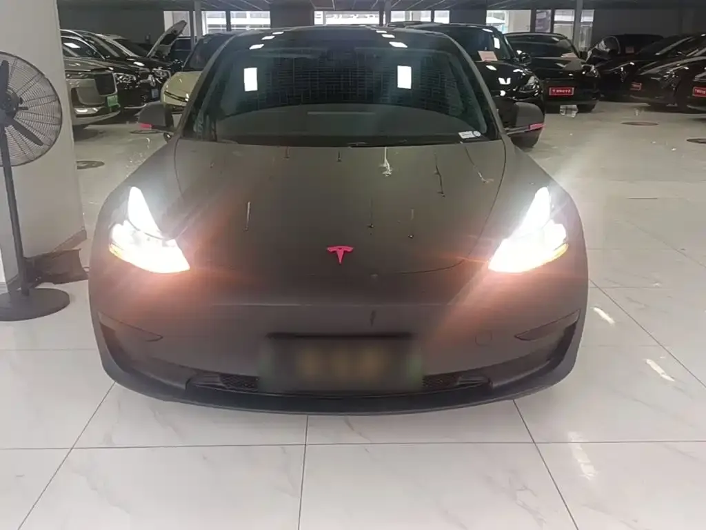 Tesla Model 3 — фото 10