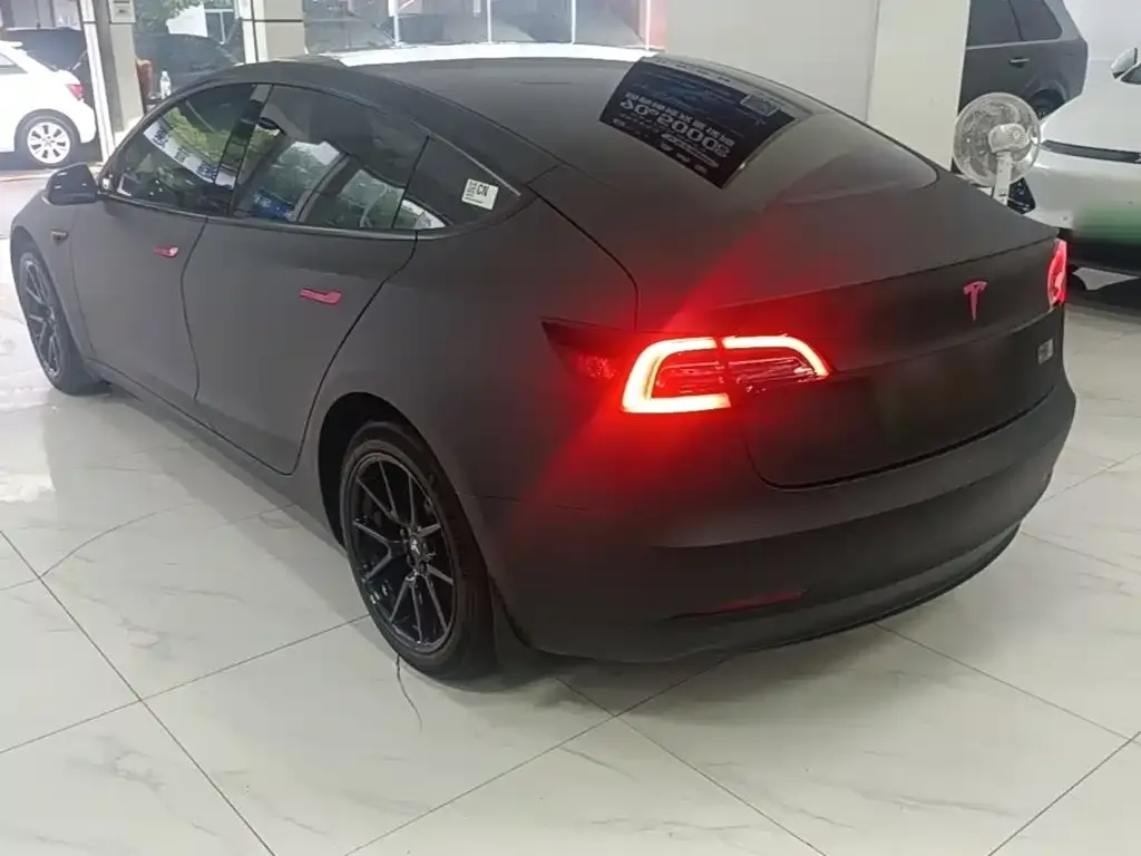 Tesla Model 3 — фото 4