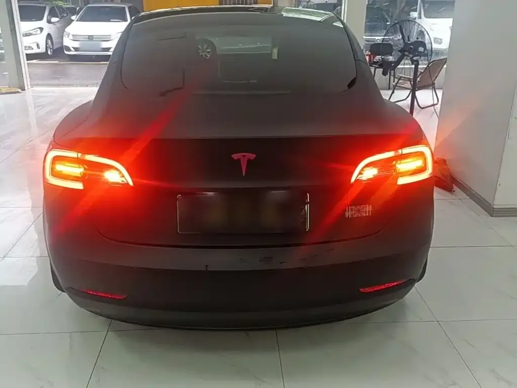 Tesla Model 3 — фото 6