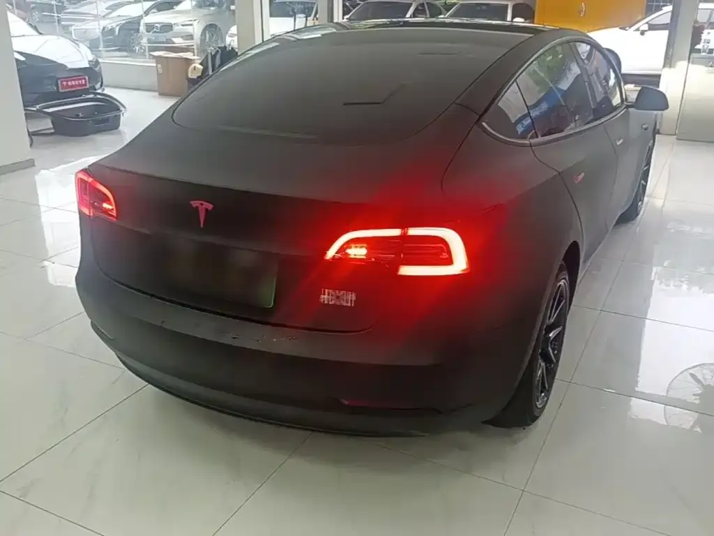 Tesla Model 3 — фото 8