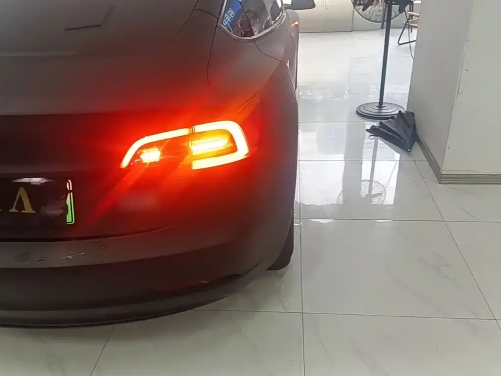 Tesla Model 3 — фото 5