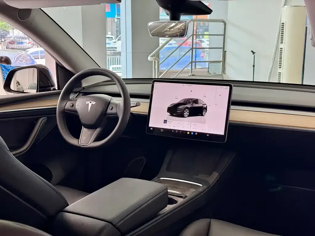 Tesla Model Y — фото 4