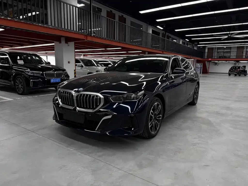 BMW 5 Series — фото 1
